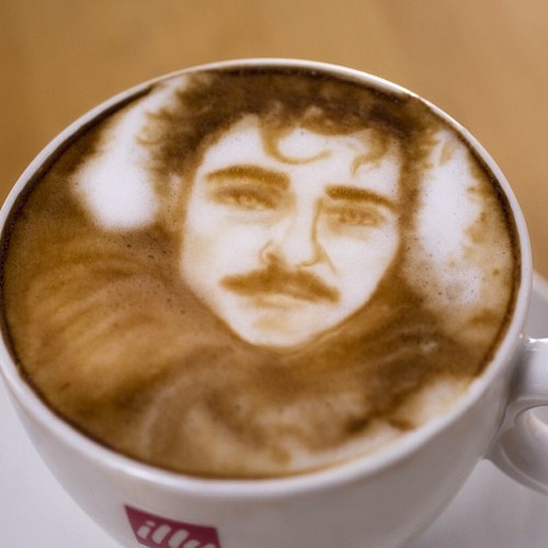 joaquin_phoenix_latte