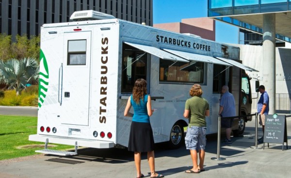 Starbucks_Mobile_Truck_guests