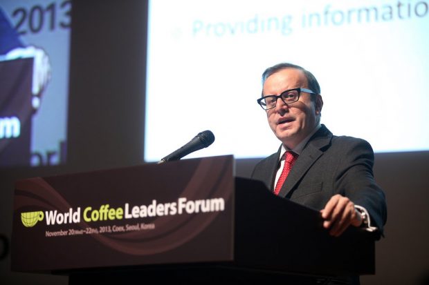 Robério Oliveira Silva speaking at the World Coffee Leaders Forum in 2013. 