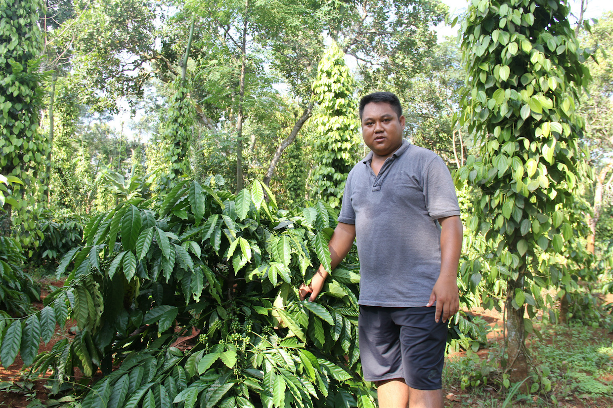  Y Bel Eban coffee farmer