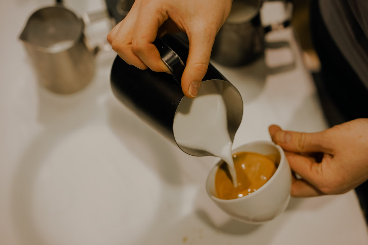 latte art pour