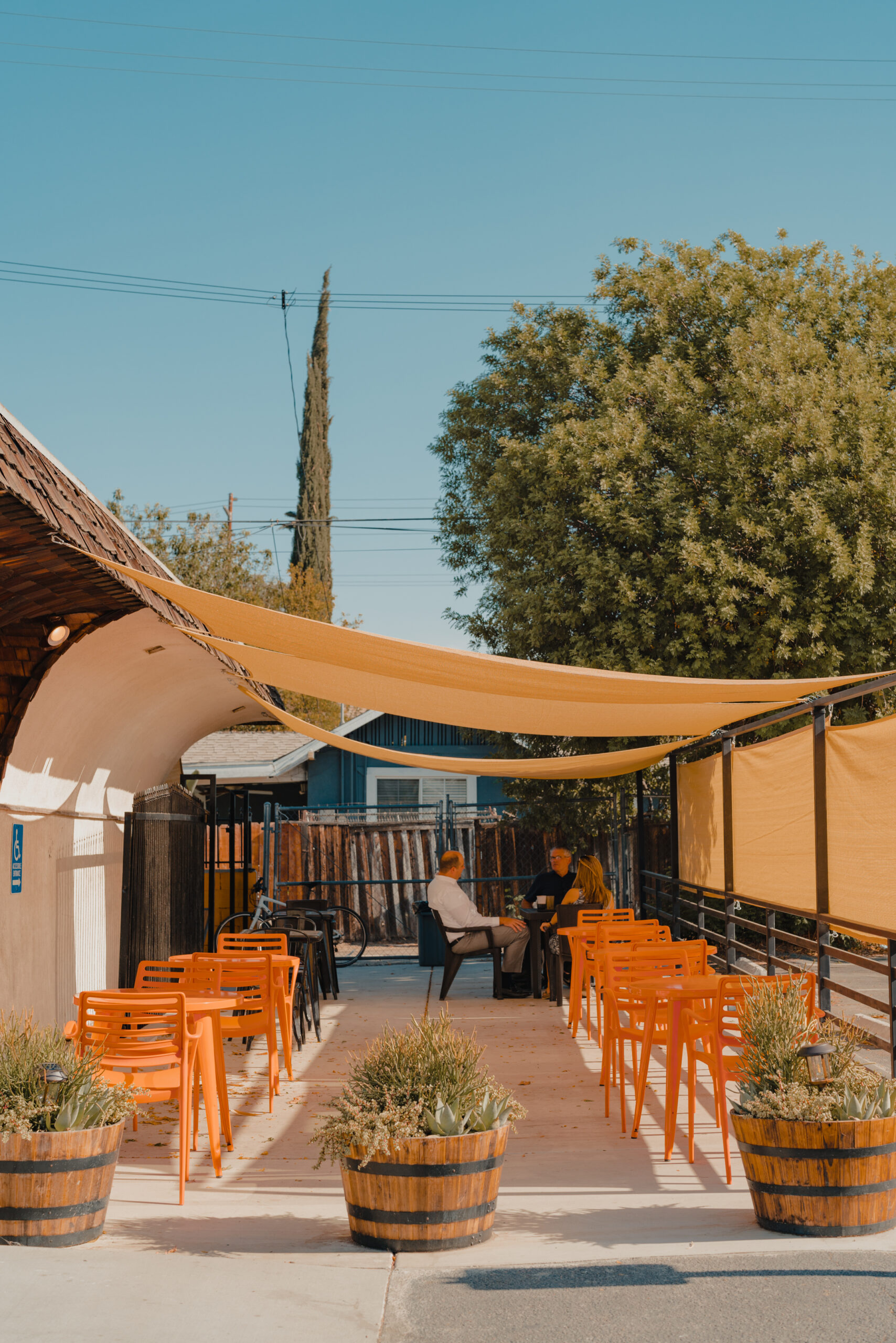 Terraza de la Cooperativa de Café Slow Bloom Redlands