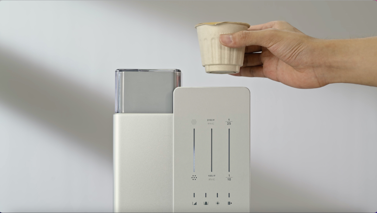 ad) xBloom - The first ever whole bean capsule coffee machine 