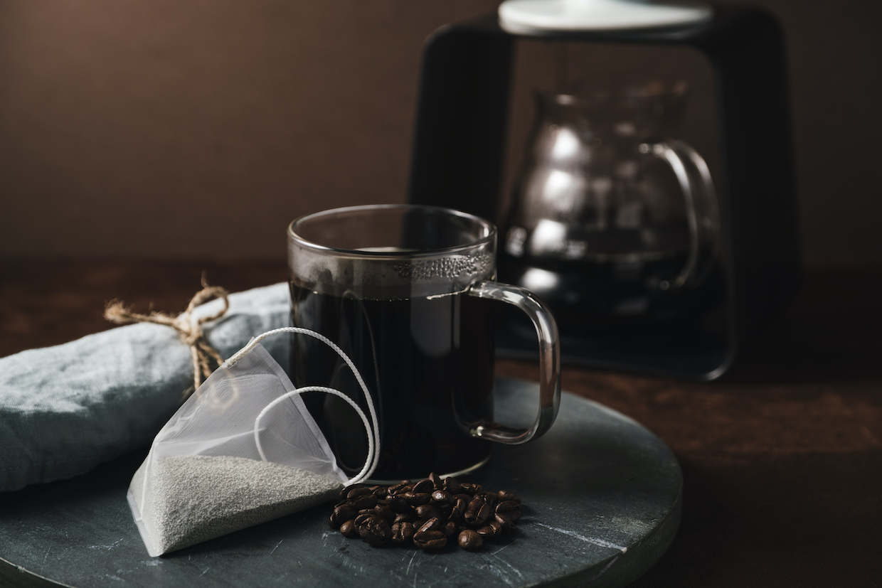 Kahve Çekirdekleri ile Kafeinsiz Kese Resmi