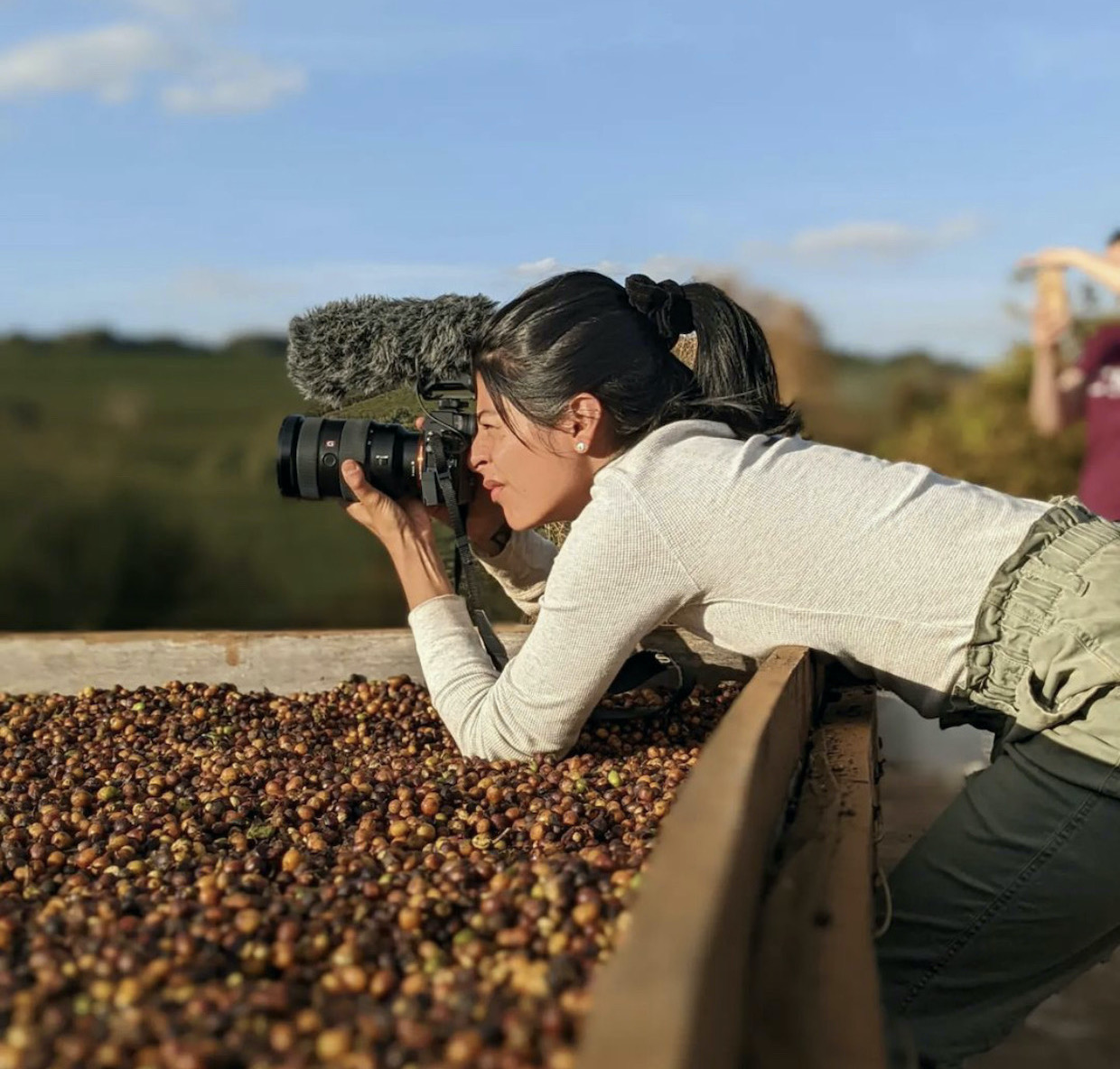 We Belong: An Anthology of Colombian Women Coffee Farmers: Bawot, Lucia:  9781667892818: : Books