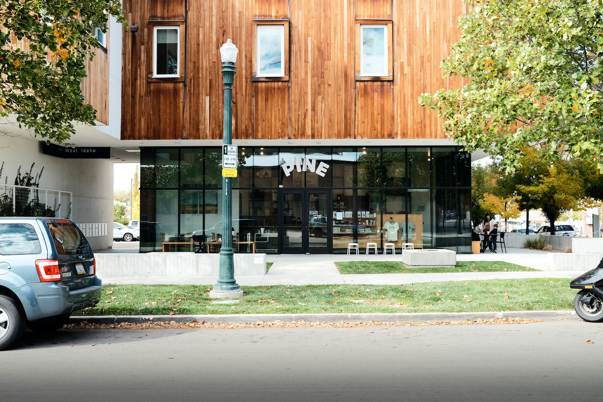 Pine-Coffee-Boise-outside-seating