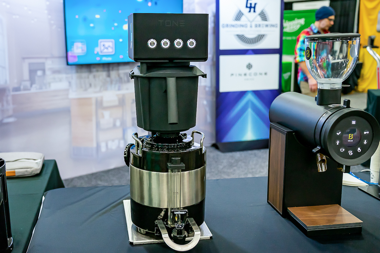 Hiroia Targets Cafes with the Samantha II Automatic Pourover
