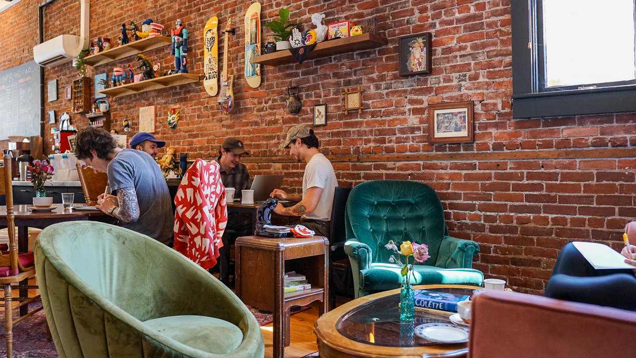 Clarks Coffee Portland Sunnyside seating